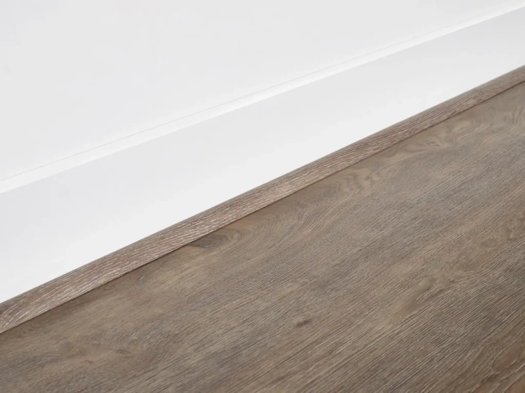 Jak dobrać listwy przypodłogowe do podłogi?